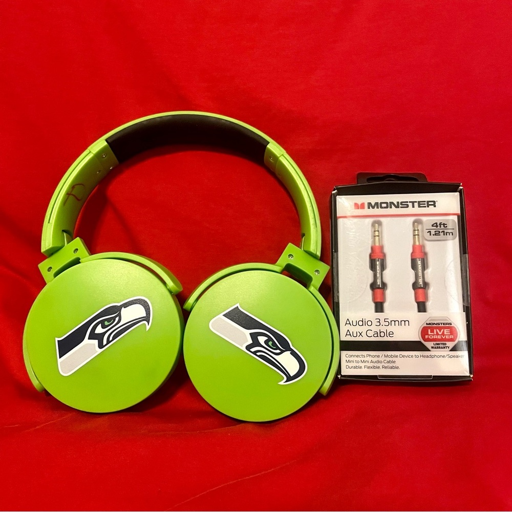 NFL Seattle Seahawks Wired Noise Canceling Headphones